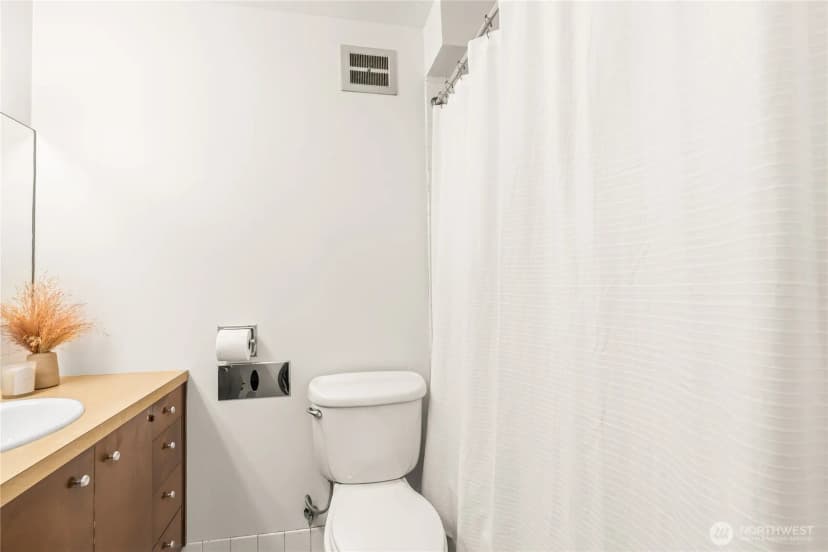 Property photo for 521 5th Avenue W #602, Seattle photo 17