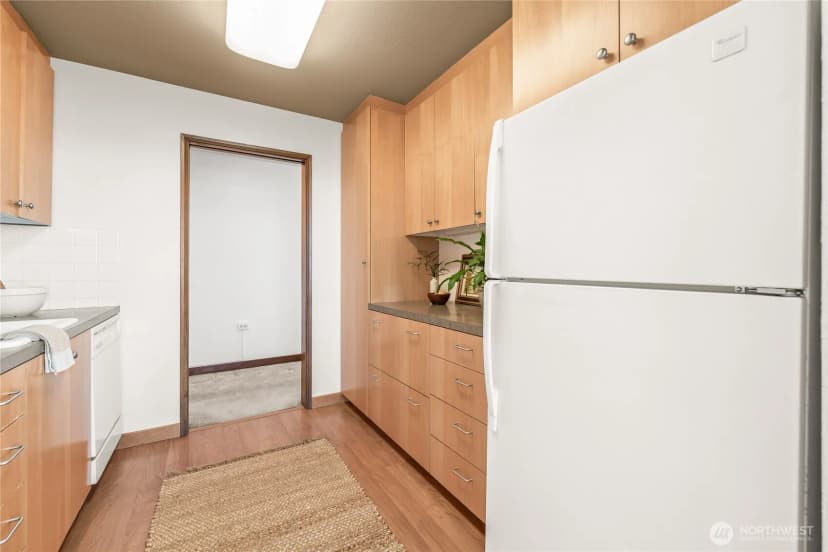 Property photo for 521 5th Avenue W #602, Seattle photo 10