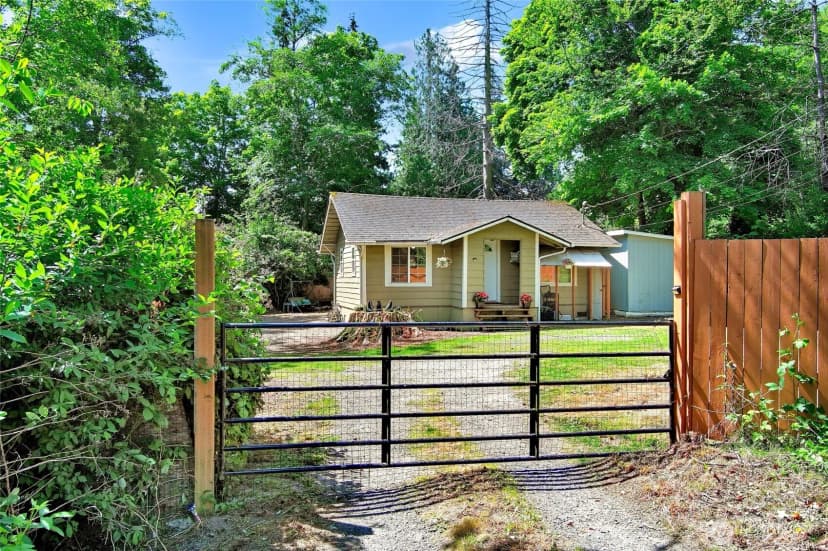 Property photo for 5000 Lakewood Road, Stanwood photo 2