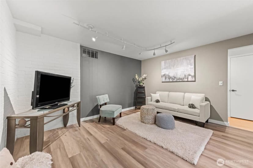 Property photo for 909 30th Street Nw #2c, Gig Harbor photo 9