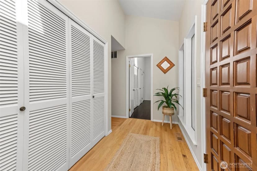 Property photo for 909 30th Street Nw #2c, Gig Harbor photo 4