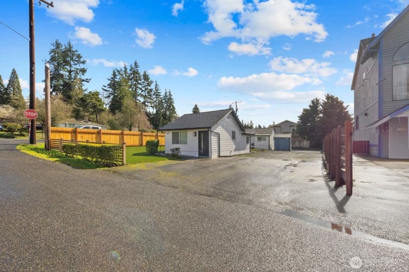 Property photo for 1747 Ne 147th St #1, Shoreline photo 23
