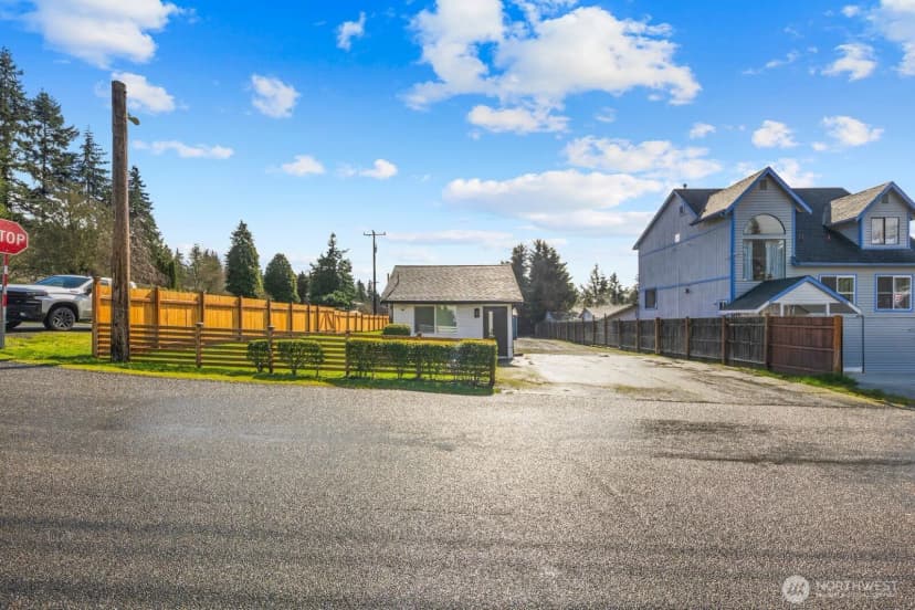 Property photo for 1747 Ne 147th St #1, Shoreline photo 22