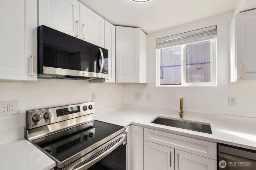 Property photo for 1747 Ne 147th St #1, Shoreline photo 12