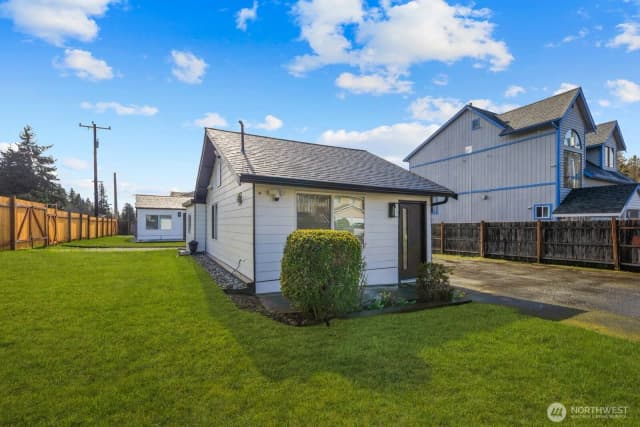 Property photo for 1747 Ne 147th St #1, Shoreline photo 5