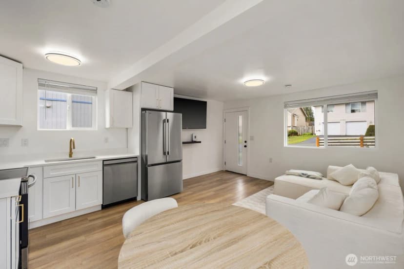 Property photo for 1747 Ne 147th St #1, Shoreline photo 9