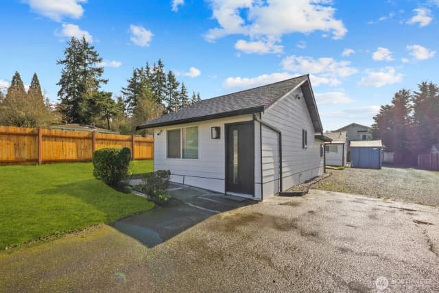 Property photo for 1747 Ne 147th St #1, Shoreline photo 3