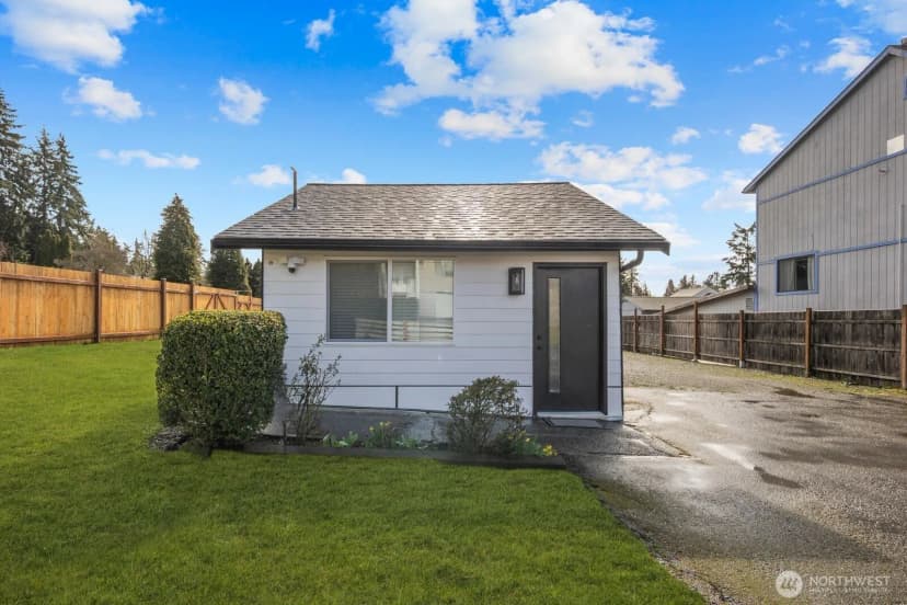 Property photo for 1747 Ne 147th St #1, Shoreline photo 2