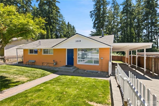 Property photo for 3519 Ne 8th Street, Renton photo 2