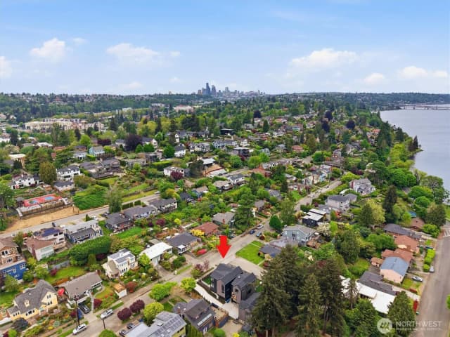 Property photo for 4235 S Bradford Street, Seattle photo 3