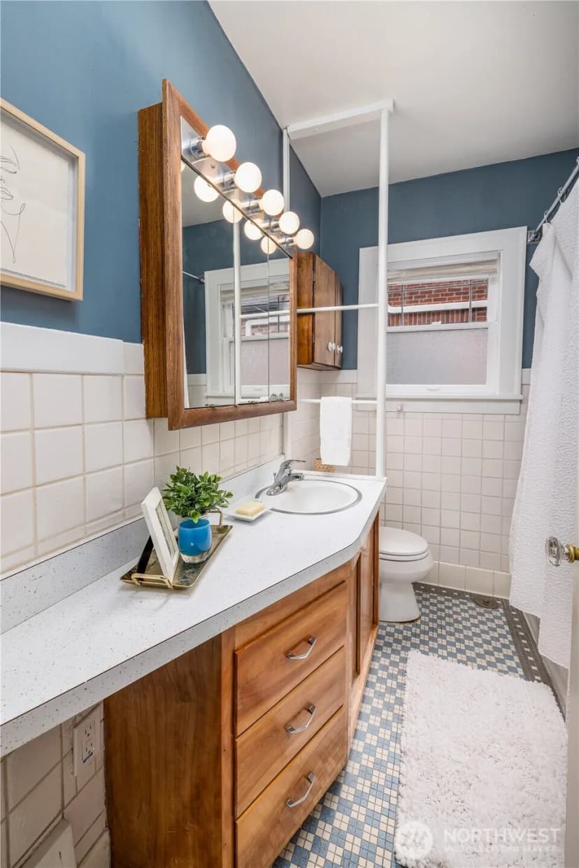 Property photo for 6848 31st Avenue Ne, Seattle photo 12