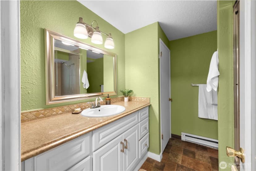 Property photo for 140 Windward Dr, Bellingham photo 19