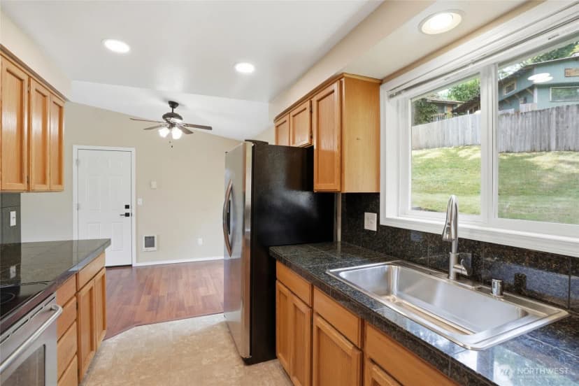 Property photo for 511 W 3rd Street, La Center photo 18