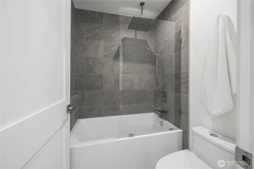Property photo for 21037 Ne 15th Street, Sammamish photo 28