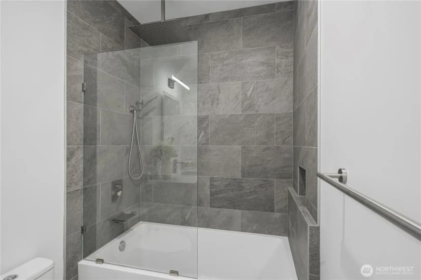 Property photo for 21037 Ne 15th Street, Sammamish photo 32
