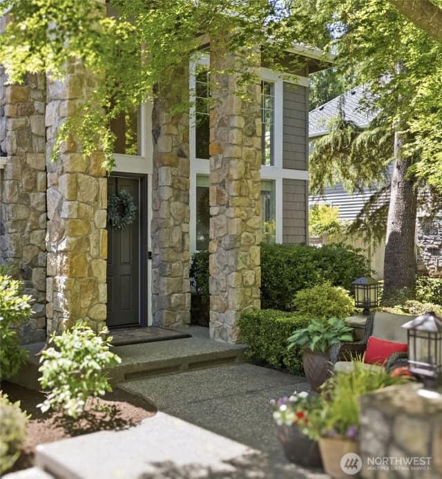 Property photo for 25817 Se 31st Place, Sammamish photo 2
