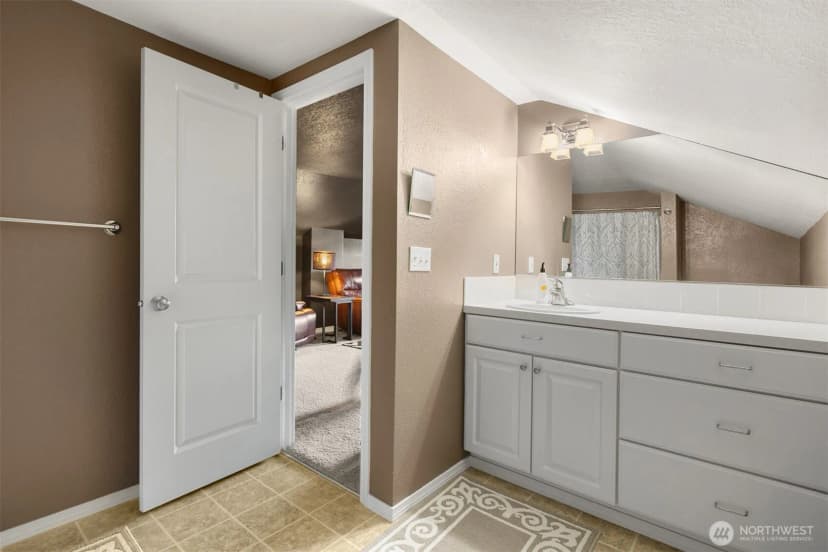 Property photo for 14211 Se 162nd Place, Renton photo 22