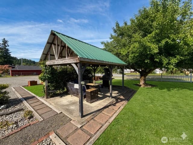 Property photo for 260 Lincoln Avenue E, Tenino photo 4