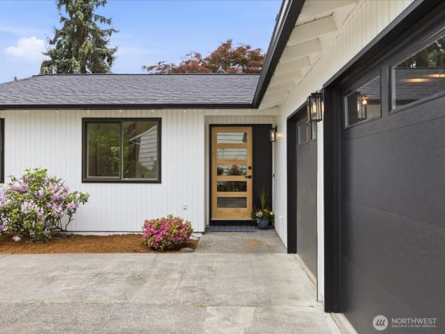 Property photo for 1003 111th Place Se, Bellevue photo 2