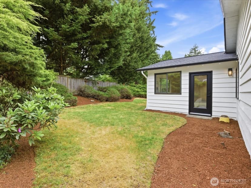 Property photo for 1003 111th Place Se, Bellevue photo 19