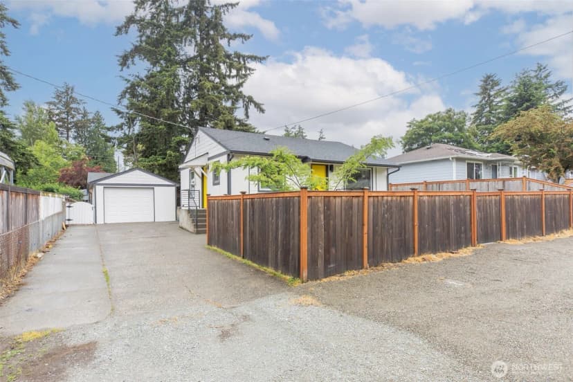 Property photo for 1420 S 129th Street, Burien photo 3