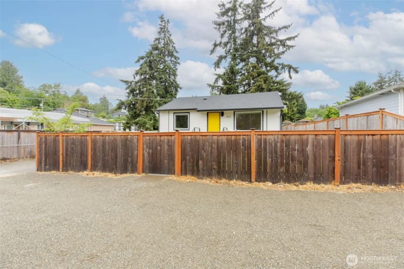 Property photo for 1420 S 129th Street, Burien photo 4
