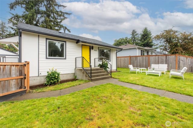 Property photo for 1420 S 129th Street, Burien photo 2