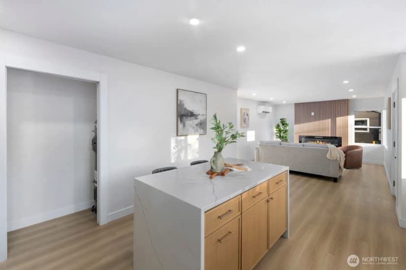 Property photo for 12042 5th Avenue Ne, Seattle photo 11