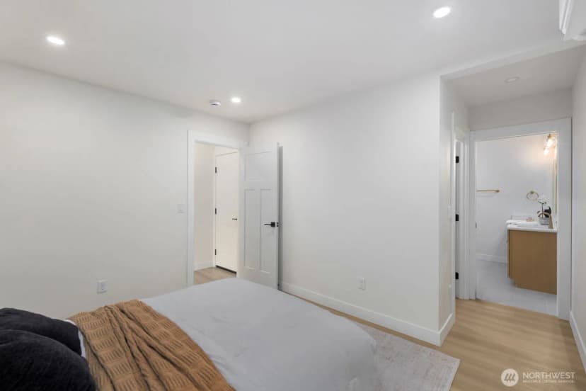 Property photo for 12042 5th Avenue Ne, Seattle photo 15