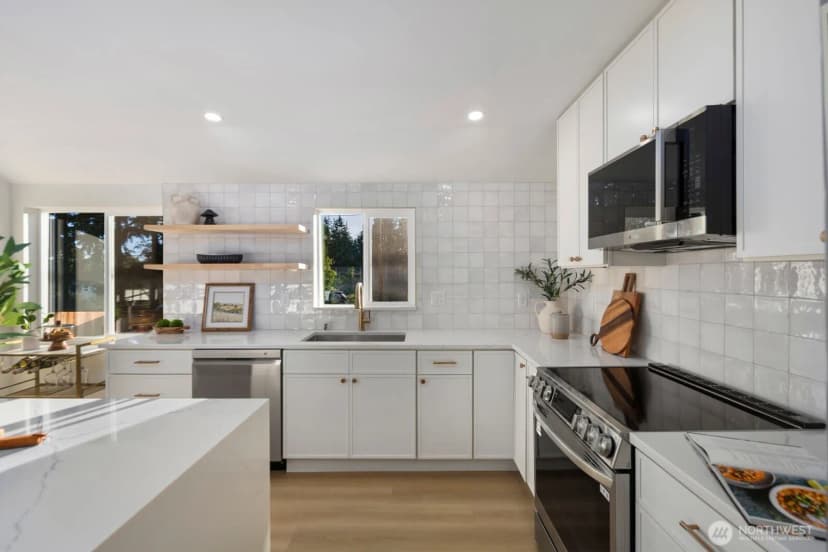 Property photo for 12042 5th Avenue Ne, Seattle photo 10