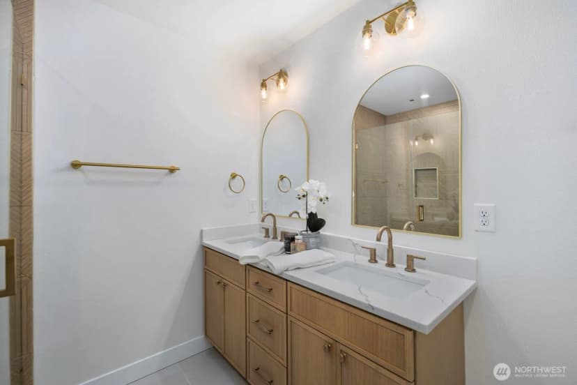 Property photo for 12042 5th Avenue Ne, Seattle photo 17