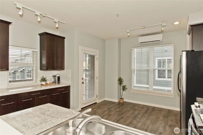 Property photo for 1843 Ne Kenyon Court, Issaquah photo 10