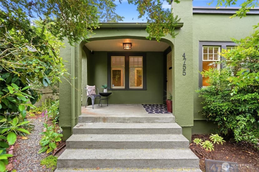 Property photo for 4755 39th Avenue S, Seattle photo 2