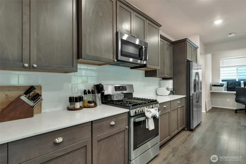 Property photo for 32670 Stuart Avenue Se, Black Diamond photo 12