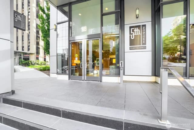 Property photo for 909 5th Avenue #1103, Seattle photo 2