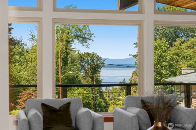 Property photo for 4000 Sw Myrtle Street, Seattle photo 5