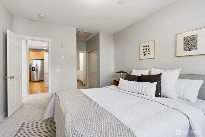 Property photo for 1392 Huckleberry Cir, Issaquah photo 14