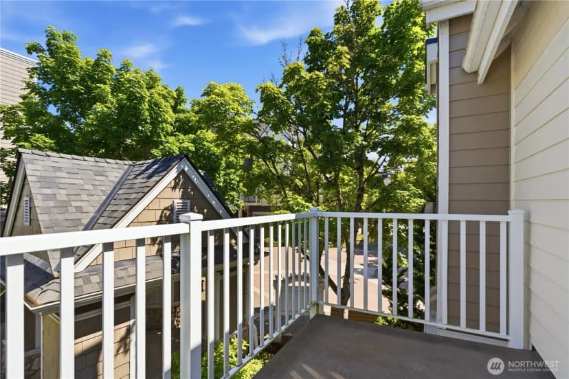 Property photo for 1392 Huckleberry Cir, Issaquah photo 11