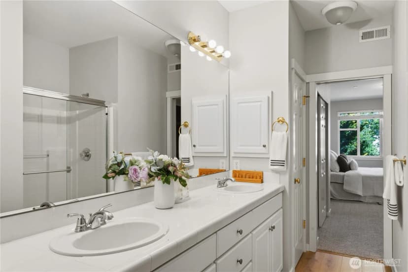 Property photo for 1392 Huckleberry Cir, Issaquah photo 17