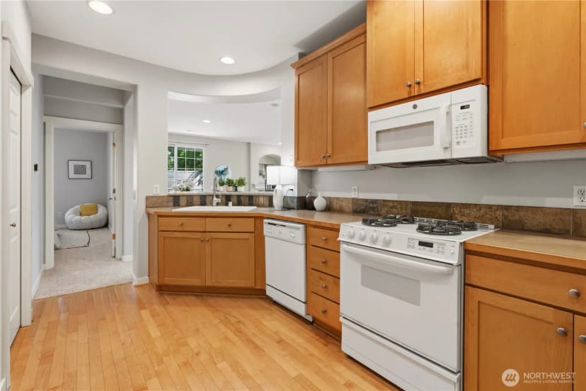 Property photo for 1392 Huckleberry Cir, Issaquah photo 13