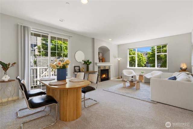Property photo for 1392 Huckleberry Cir, Issaquah photo 2