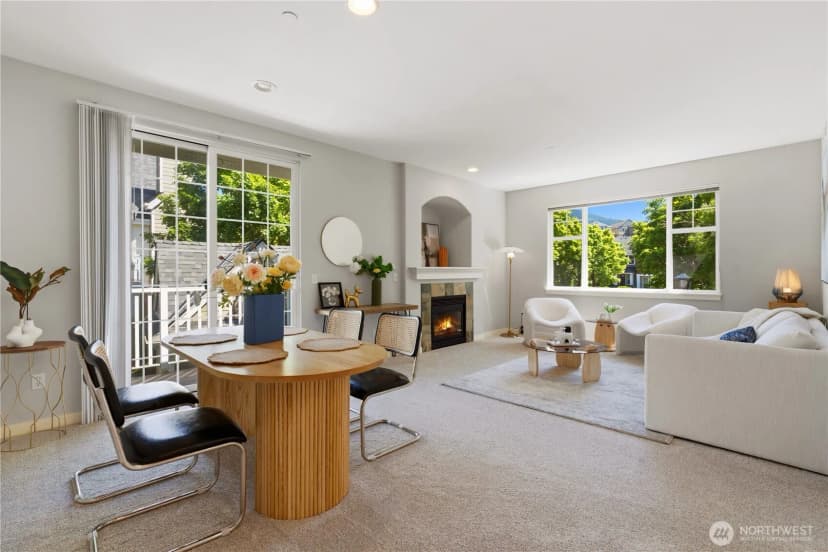 Property photo for 1392 Huckleberry Cir, Issaquah photo 2