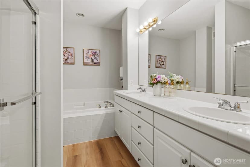 Property photo for 1392 Huckleberry Cir, Issaquah photo 16