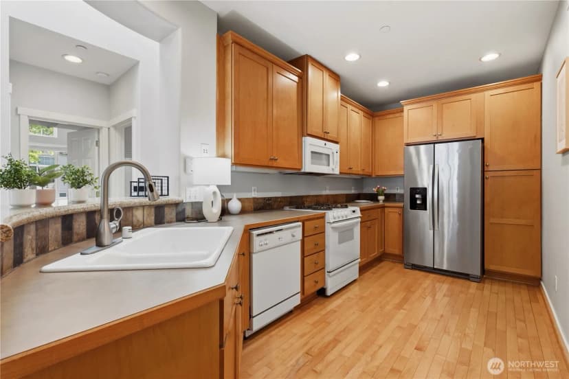 Property photo for 1392 Huckleberry Cir, Issaquah photo 12