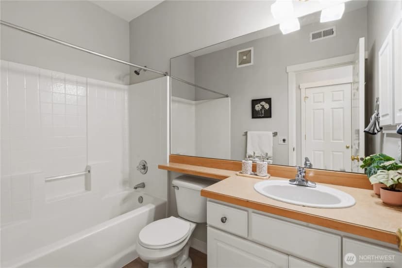 Property photo for 1392 Huckleberry Cir, Issaquah photo 21