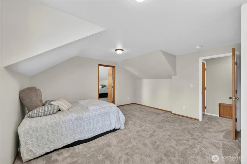 Property photo for 6898 Golf View Drive, Lynden photo 29