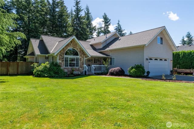 Property photo for 6898 Golf View Drive, Lynden