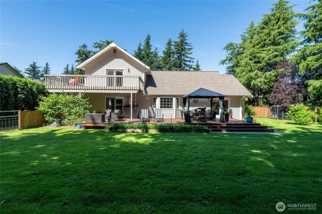 Property photo for 6898 Golf View Drive, Lynden photo 3