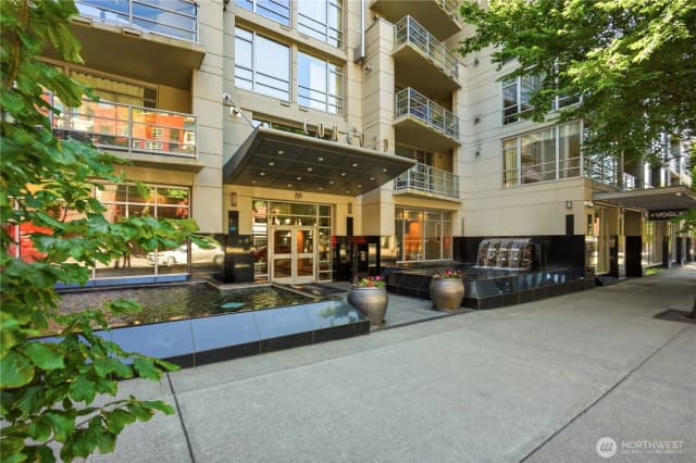 Property photo for 2929 1st Avenue #817, Seattle photo 3