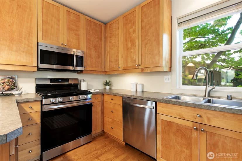 Property photo for 6318 5th Avenue Ne #c, Seattle photo 8
